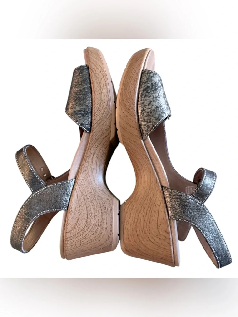 Dansko Joanie women’s 39 pewter brushed burnished metallic wedge sandals